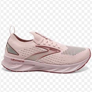 Brooks levitate stealth fit 6 peach size 7.5. Barely worn
